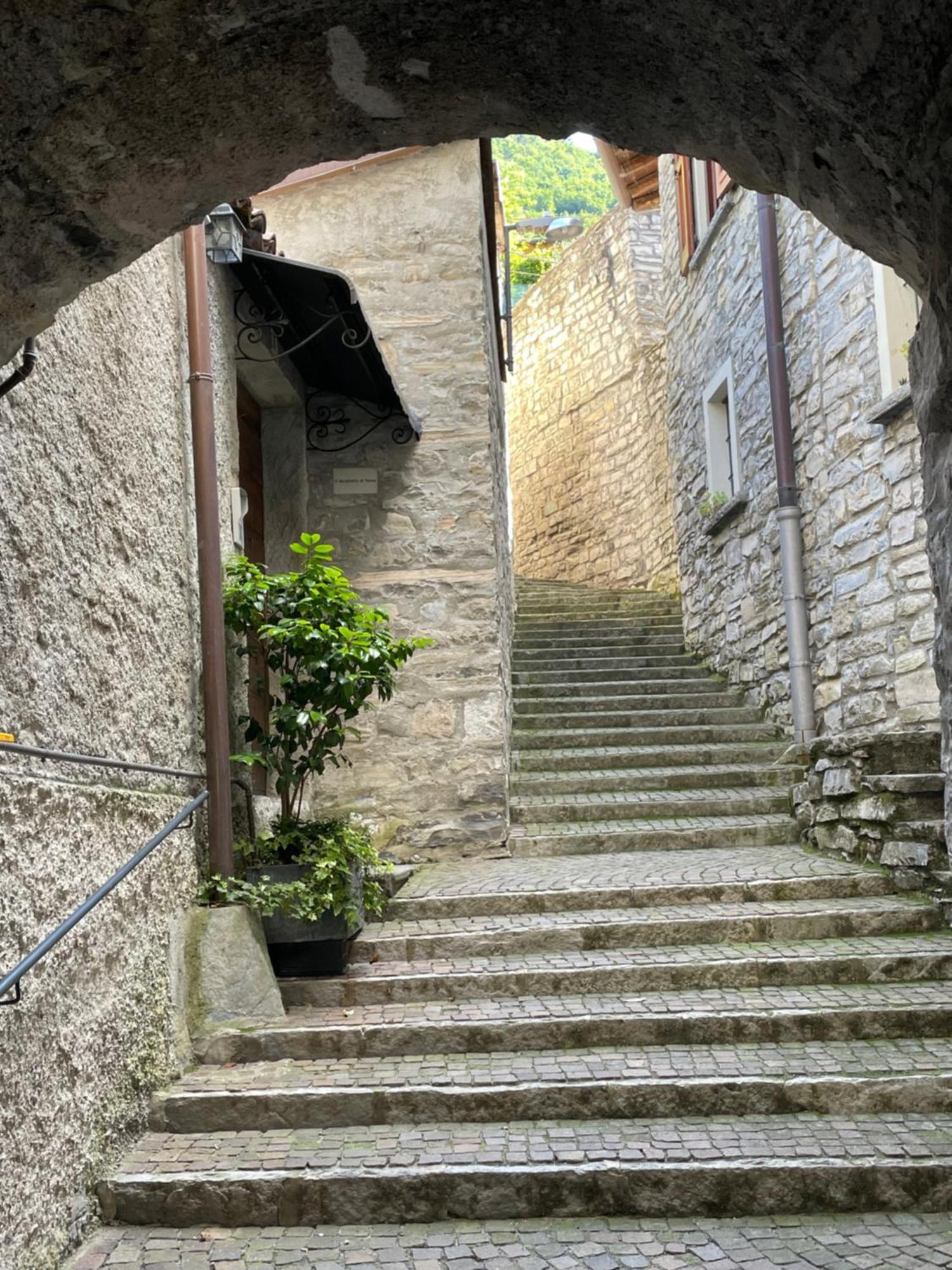 Ferienwohnung Il Borghetto Di Torno Exterior foto